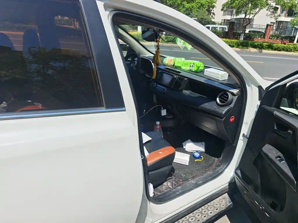 Toyota RAV4 2016 — фото 20