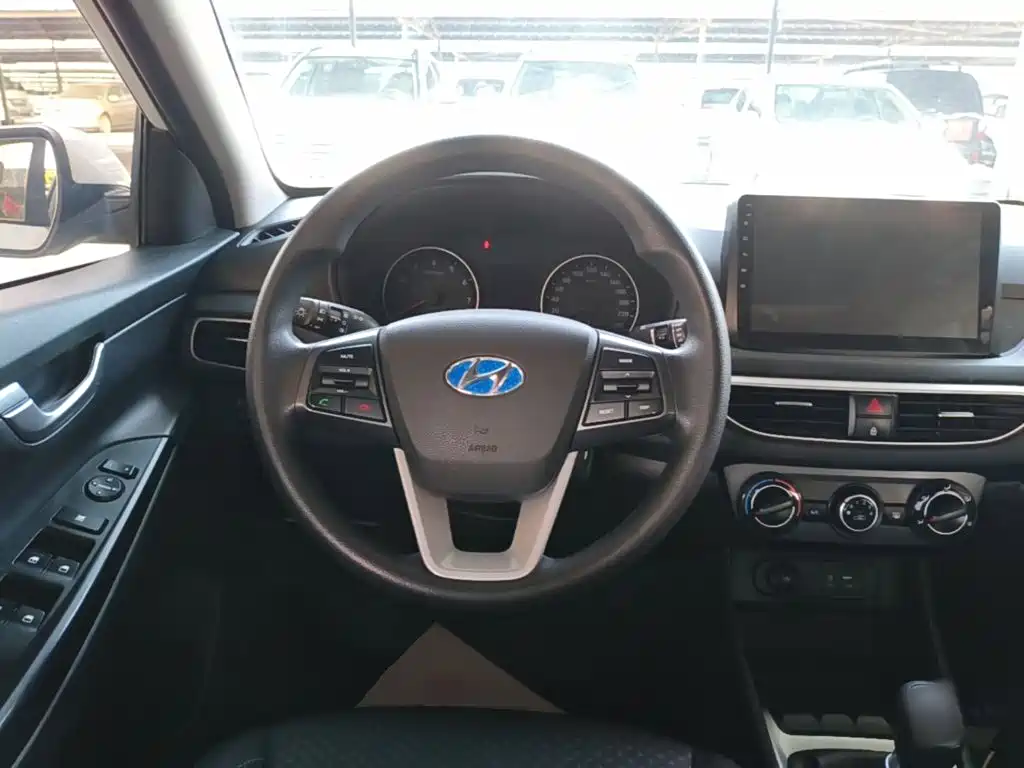 Hyundai Elantra 2017 — фото 11