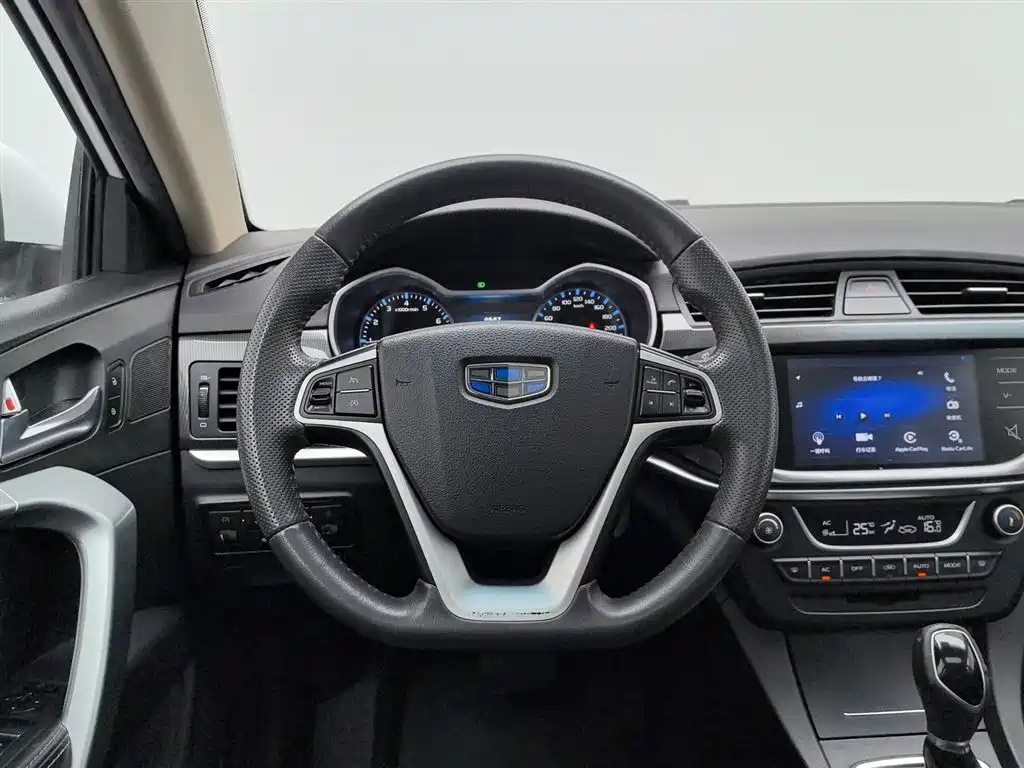 Geely Emgrand 2016 — фото 11