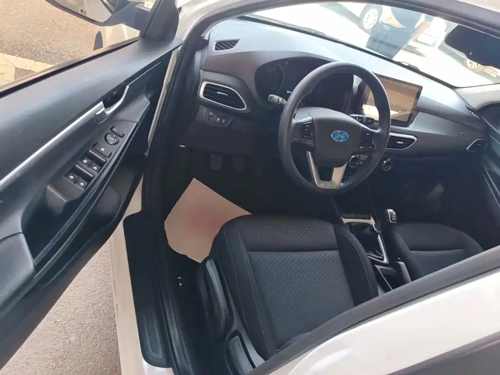 Hyundai Elantra 2017 — фото 16