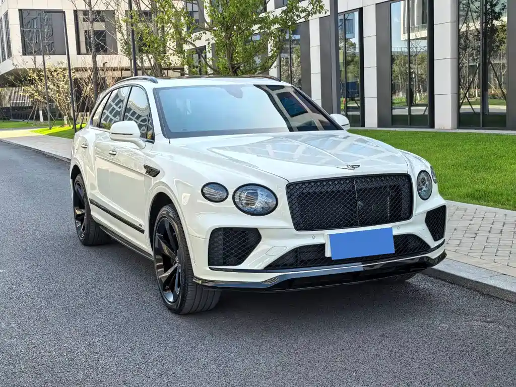 Bentley Bentayga 2023 — фото 3