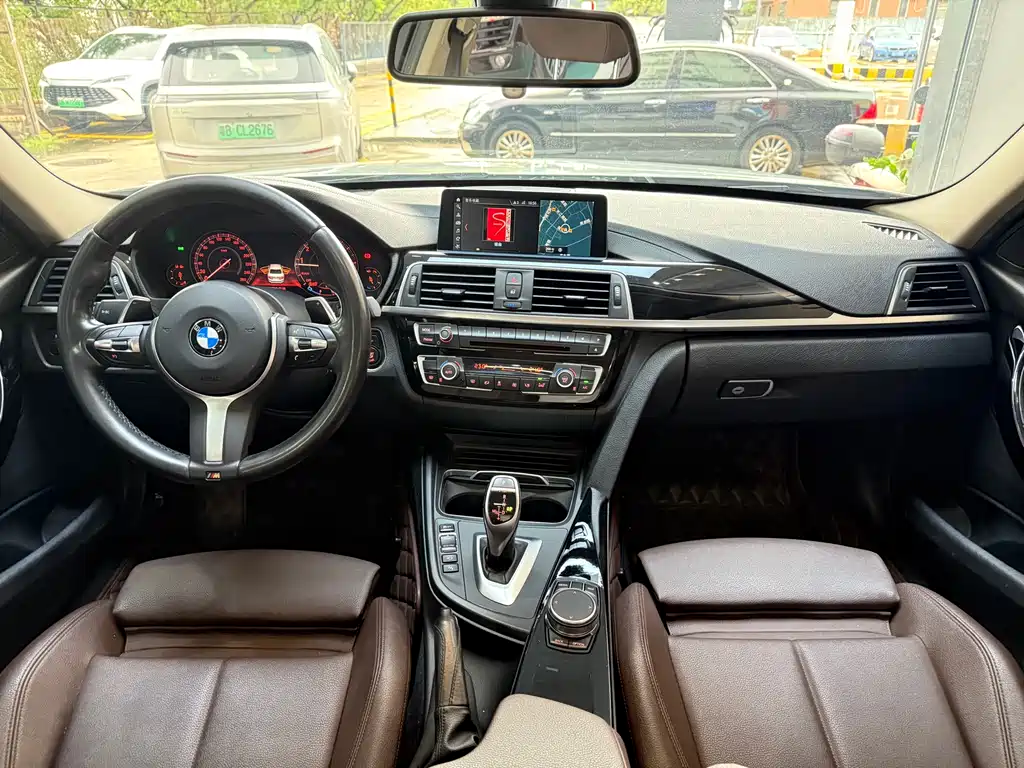 BMW 3 Series 2018 — фото 8