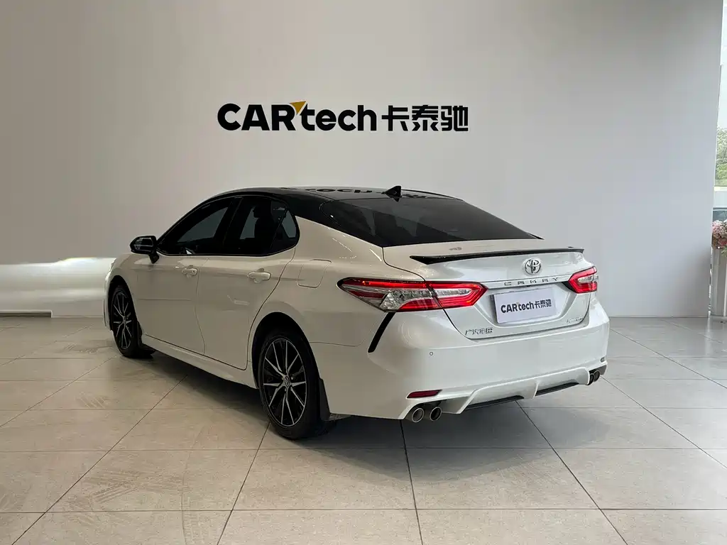 Toyota Camry 2023 — фото 5