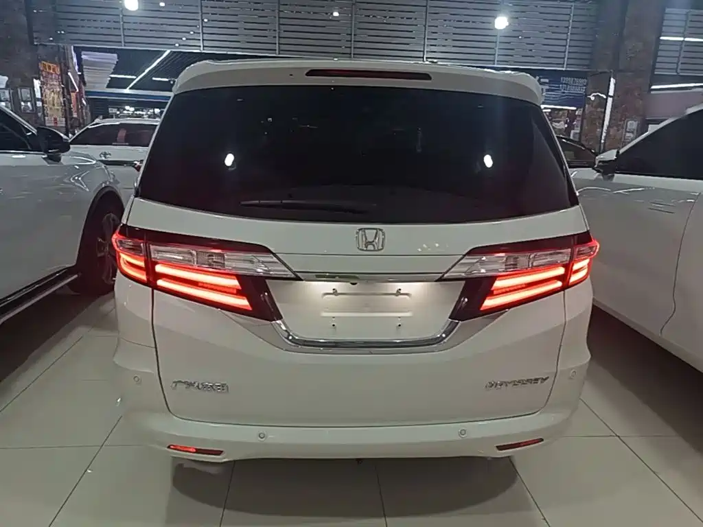 Honda Odyssey 2018 — фото 6