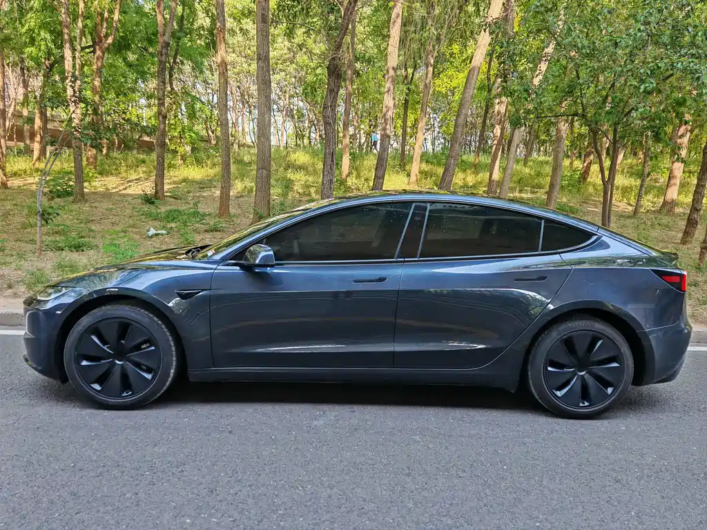 Tesla Model 3 2025 — фото 5