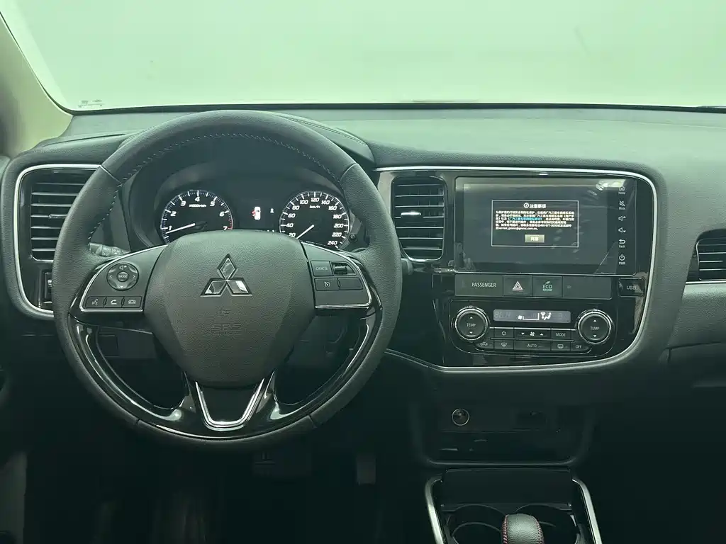 Mitsubishi Outlander 2023 — фото 11