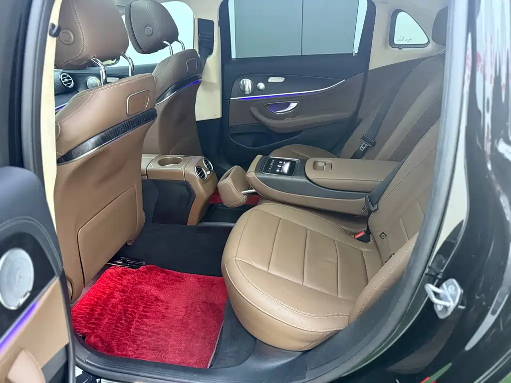 Mercedes-Benz E-Class 2018 — фото 19