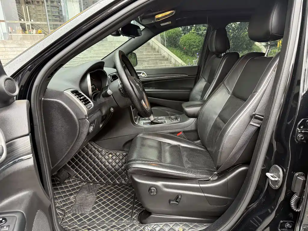 Jeep Grand Cherokee 2021 — фото 14