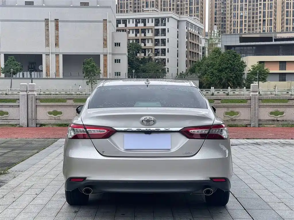 Toyota Camry 2023 — фото 8
