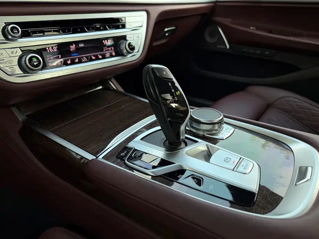BMW 7 Series 2020 — фото 11