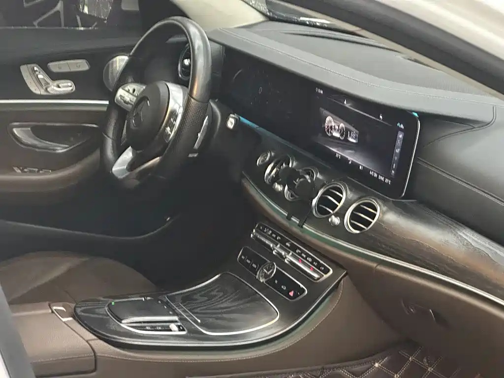 Mercedes-Benz E-Class 2019 — фото 11