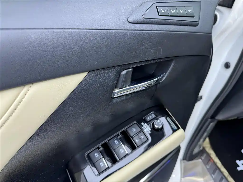 Toyota Alphard 2019 — фото 30