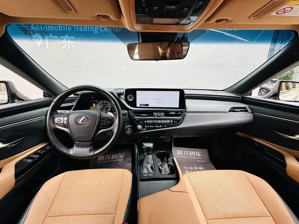 Lexus ES 2024
