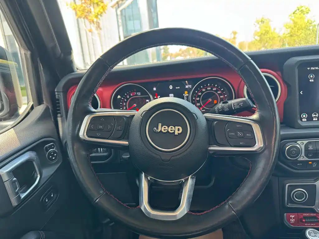 Jeep Wrangler 2021 — фото 27