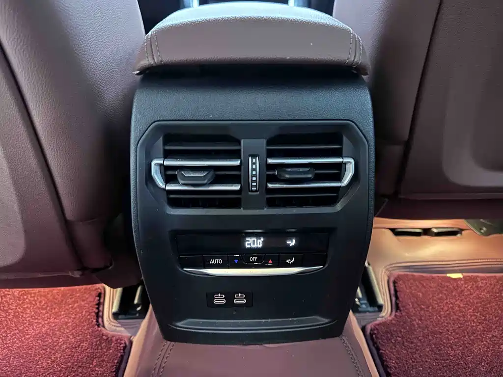 BMW 3 Series 2023 — фото 16