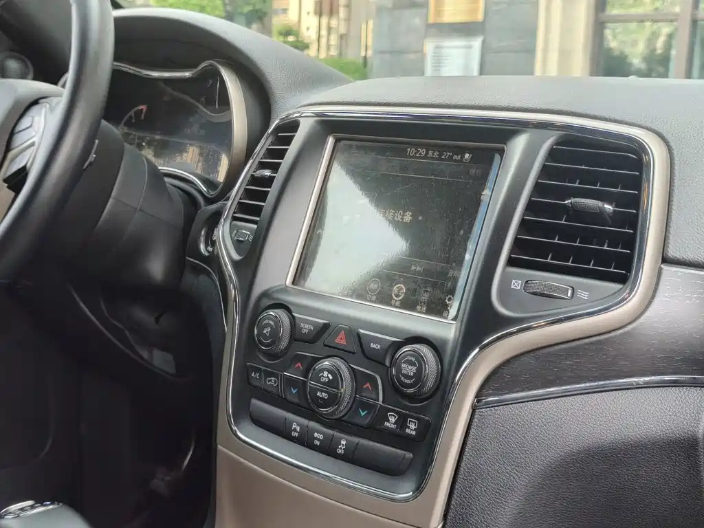 Jeep Grand Cherokee 2015 — фото 6