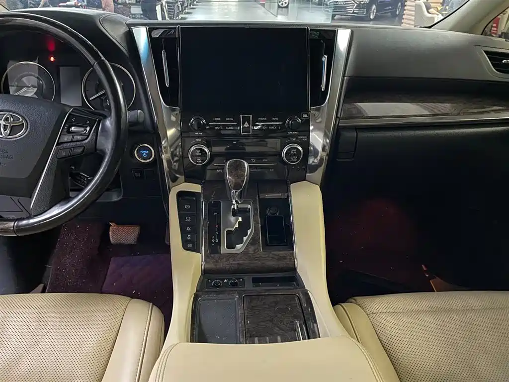Toyota Alphard 2021 — фото 11