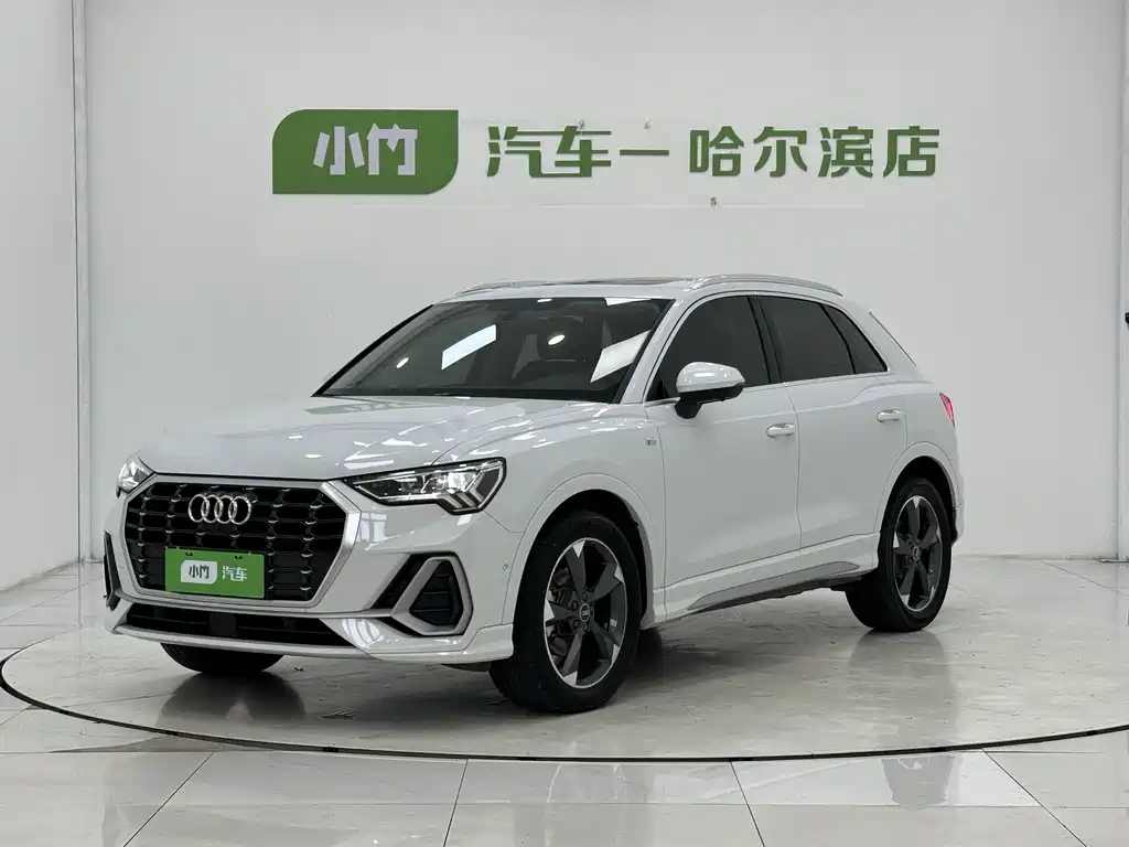 Audi Q3 2022 — фото 1