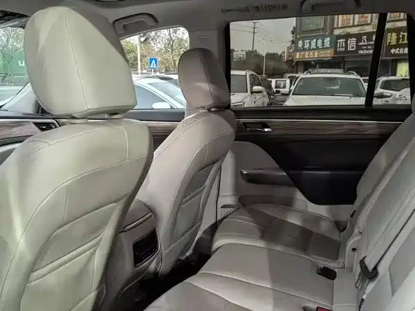 GAC Trumpchi GS8 2017