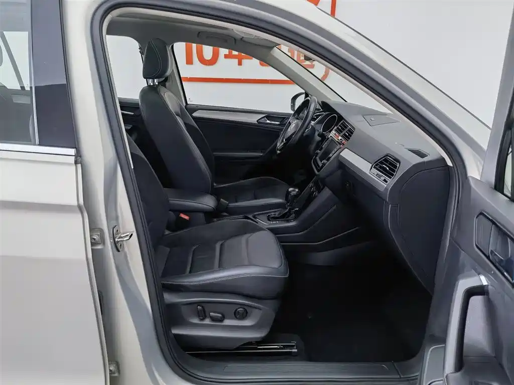 Volkswagen Tiguan L 2017 — фото 23
