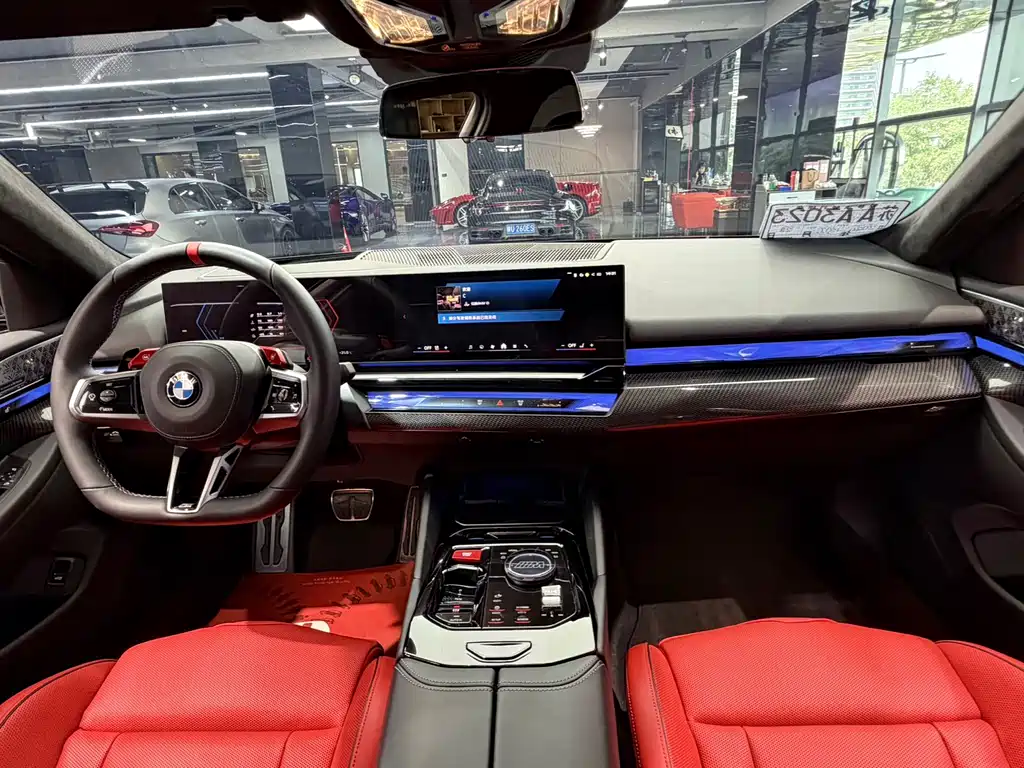 BMW M5 New Energy 2025 — фото 14