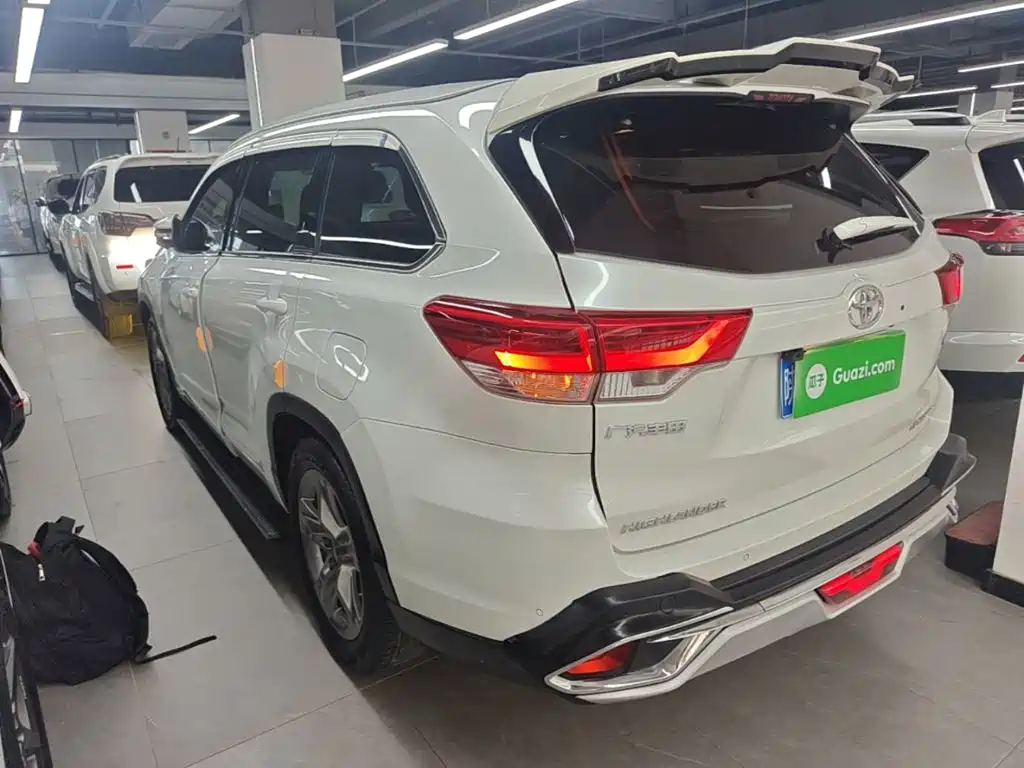Toyota Highlander 2021 — фото 5
