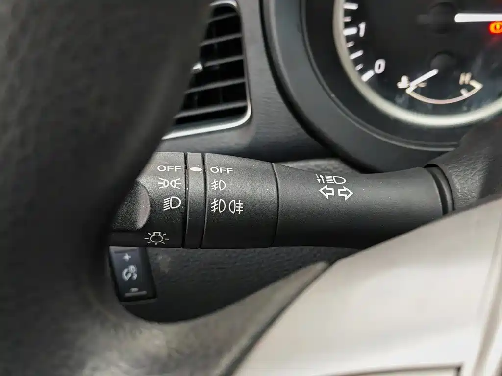 Nissan Tiida 2019 — фото 21
