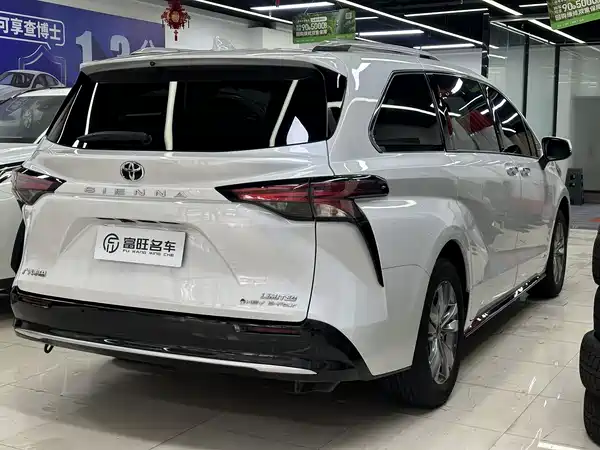 Toyota Sienna 2025