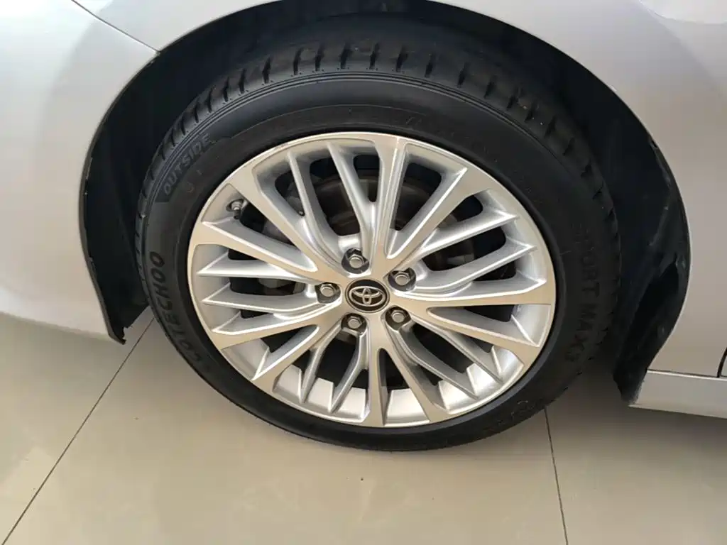 Toyota Camry 2018 — фото 23