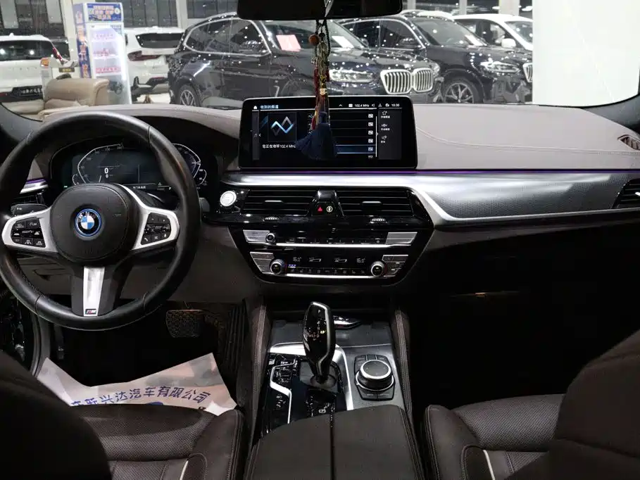 BMW 5 Series New Energy 2022 — фото 10