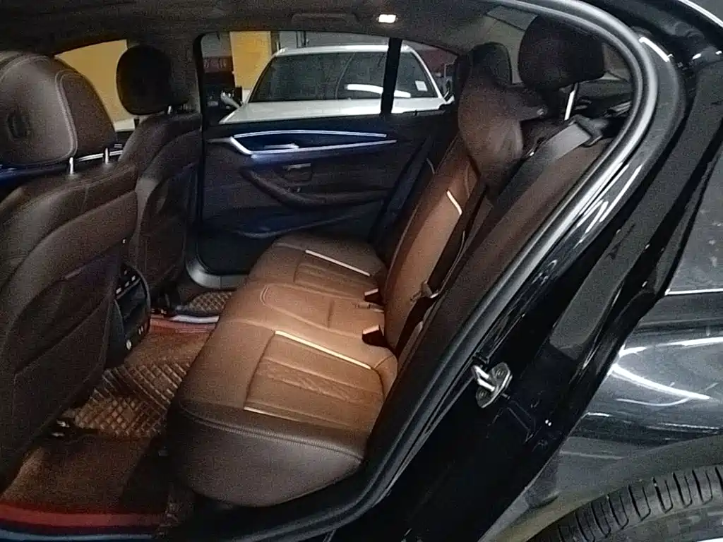 BMW 5 Series 2021 — фото 17