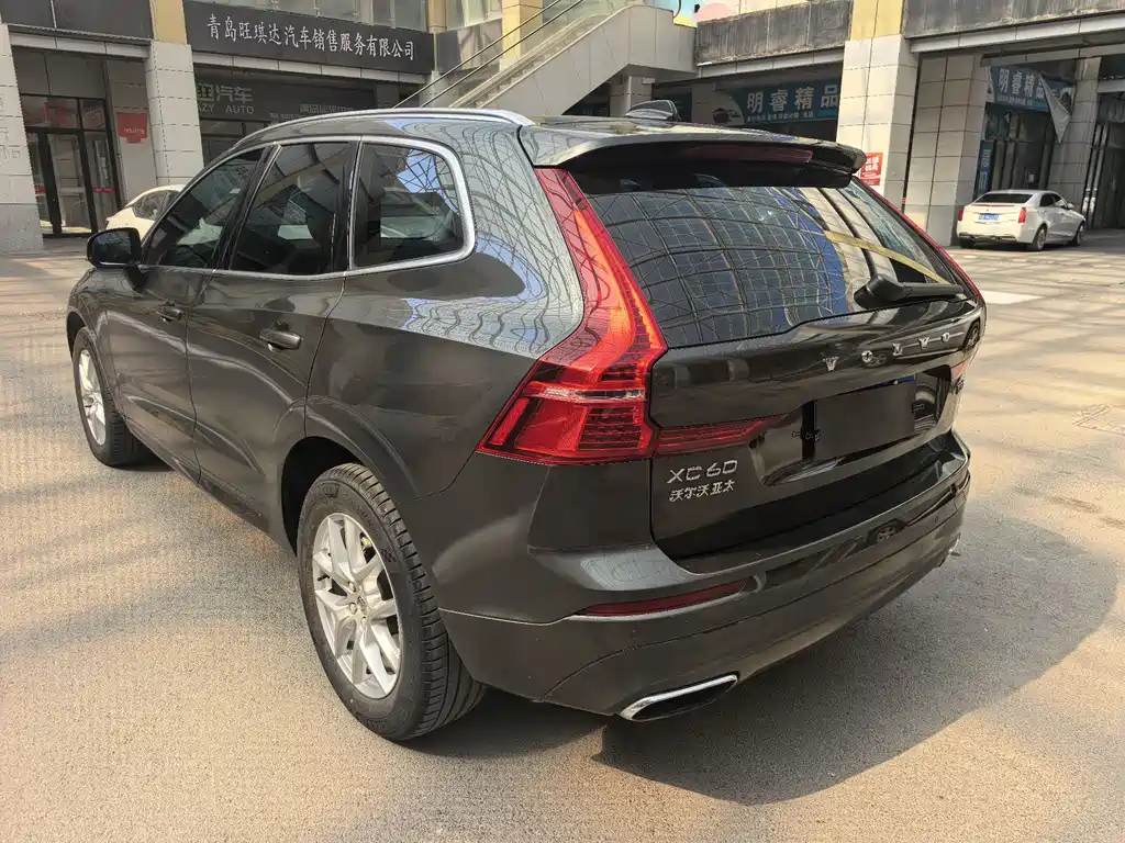 Volvo XC60 2018 — фото 12