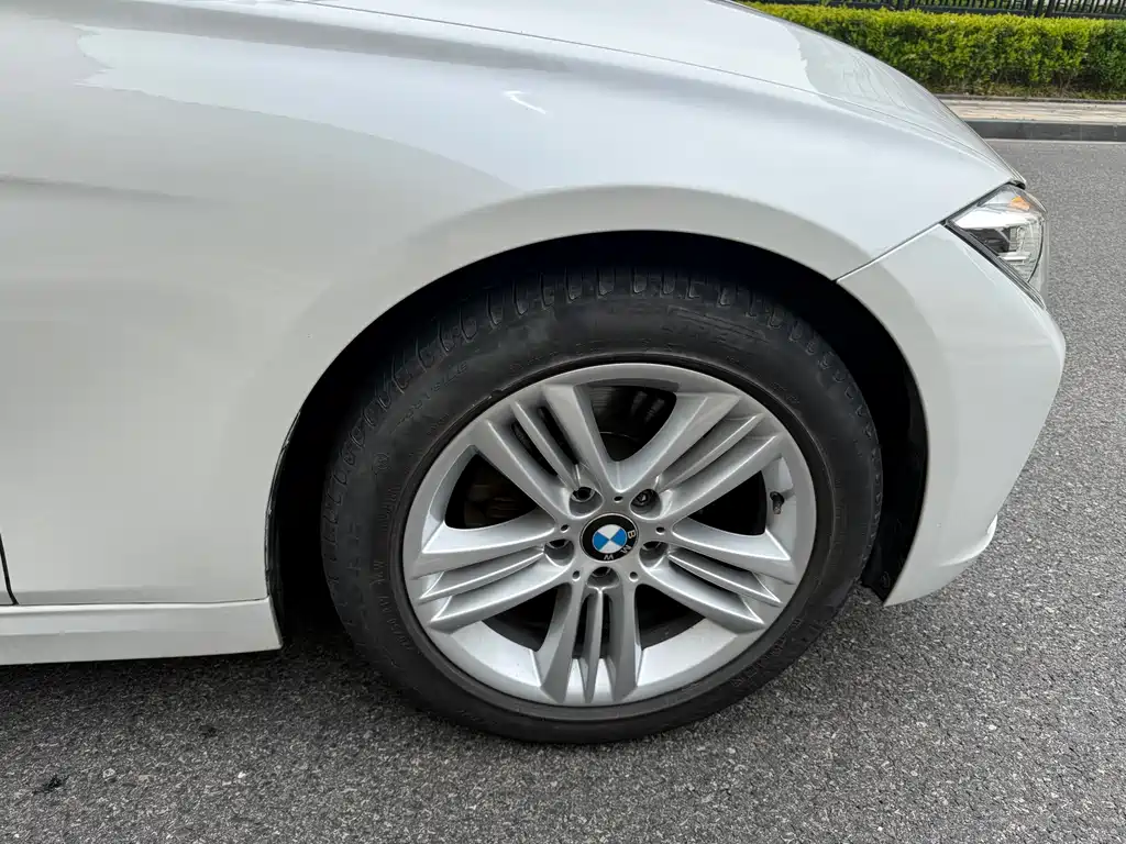 BMW 3 Series 2017 — фото 19