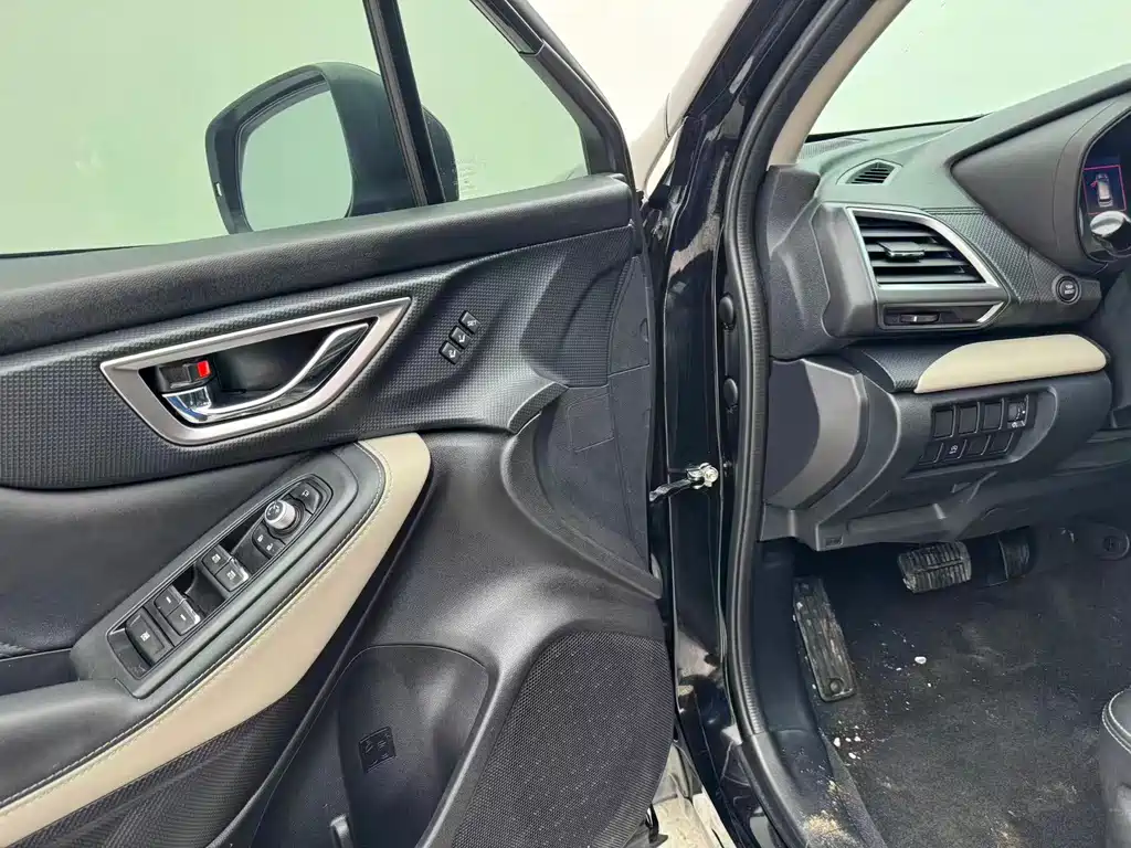 Subaru Forester 2022 — фото 11
