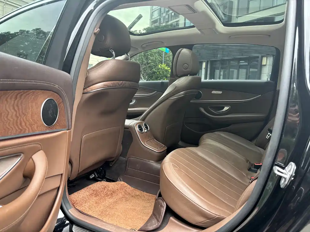 Mercedes-Benz E-Class 2022 — фото 11