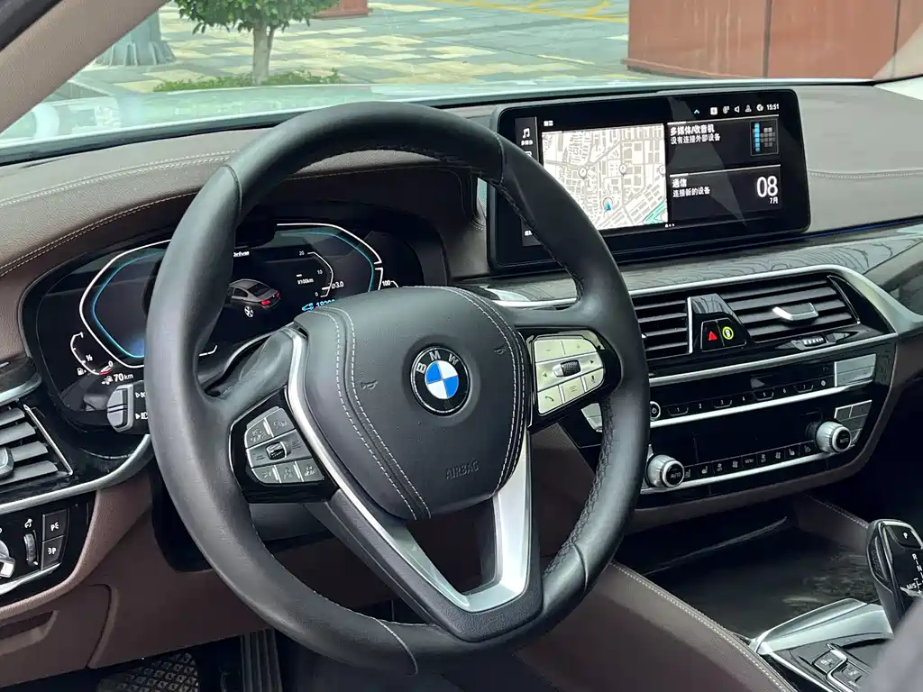 BMW 5 Series New Energy 2021 — фото 17