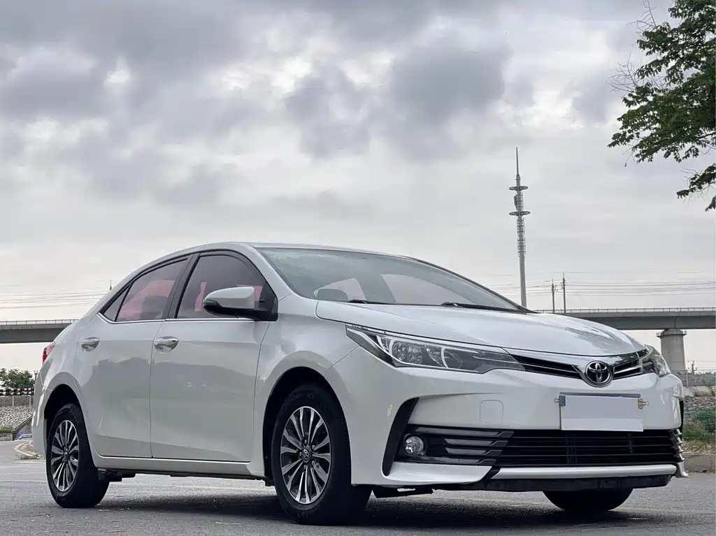 Toyota Corolla 2018 — фото 3