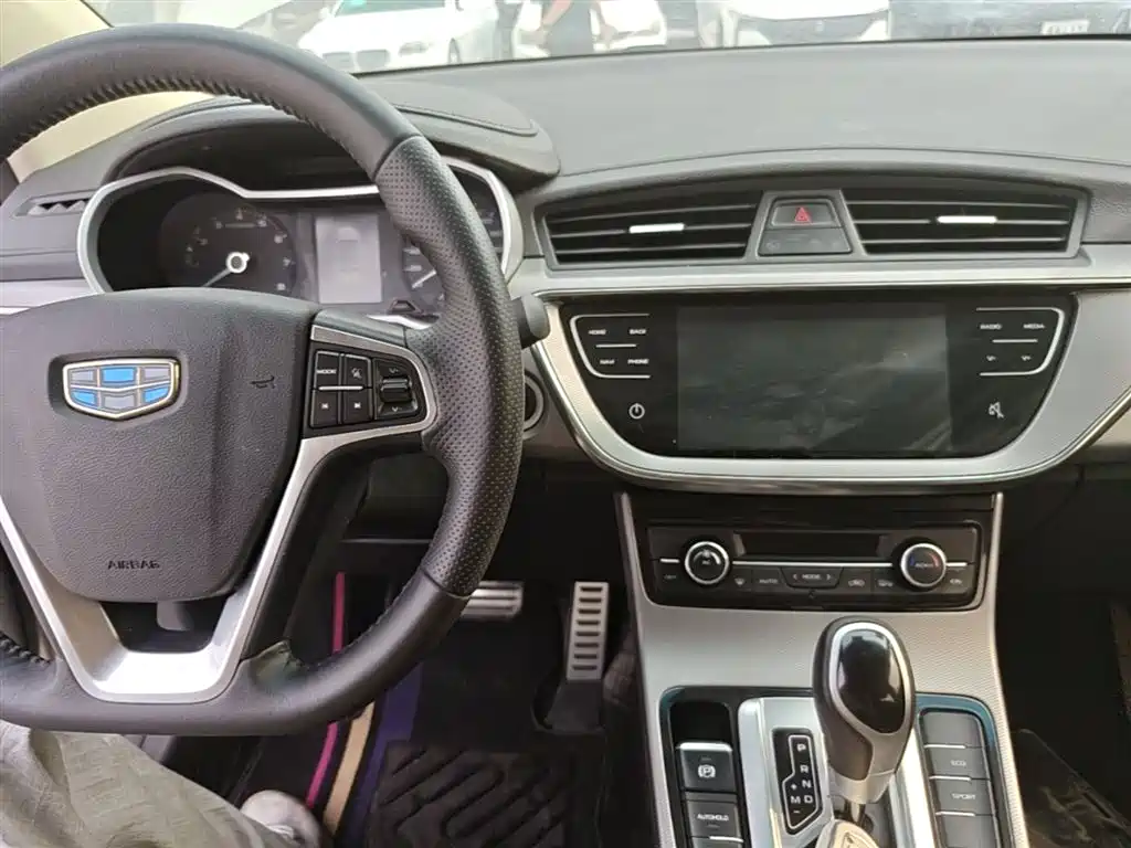 Geely Emgrand GS 2018 — фото 10