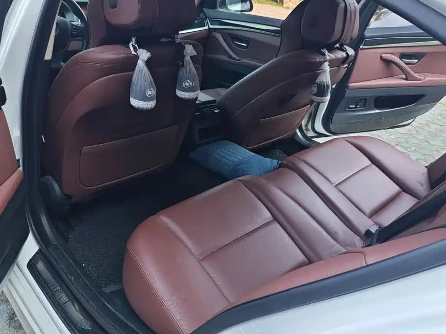 BMW 5 Series 2017 — фото 11