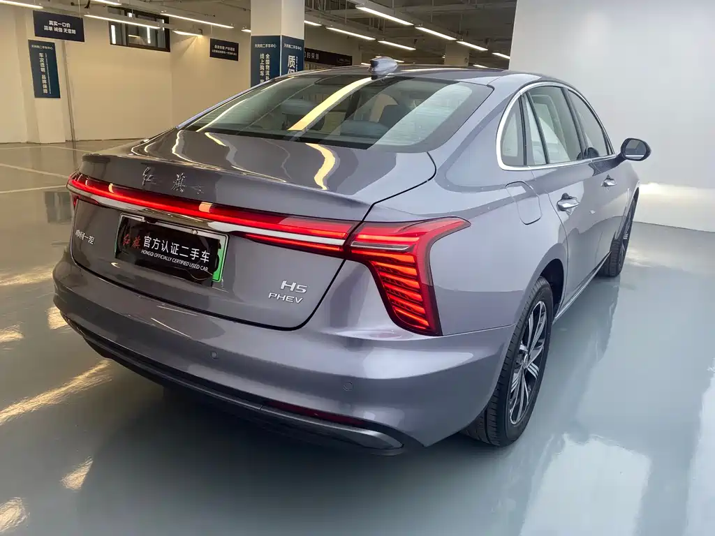 Hongqi H5 PHEV 2025 — фото 17
