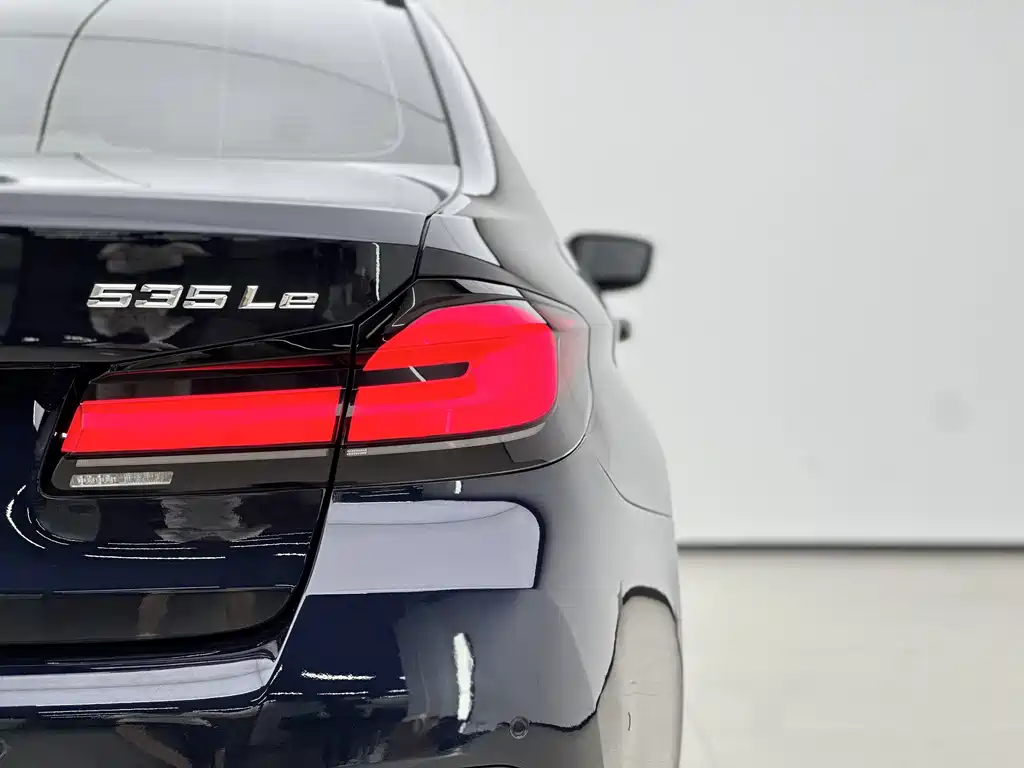 BMW 5 Series New Energy 2022 — фото 13