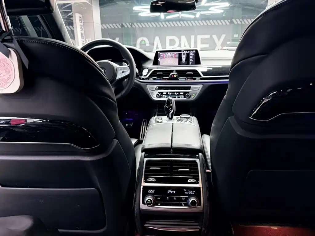 BMW 7 Series 2016 — фото 8