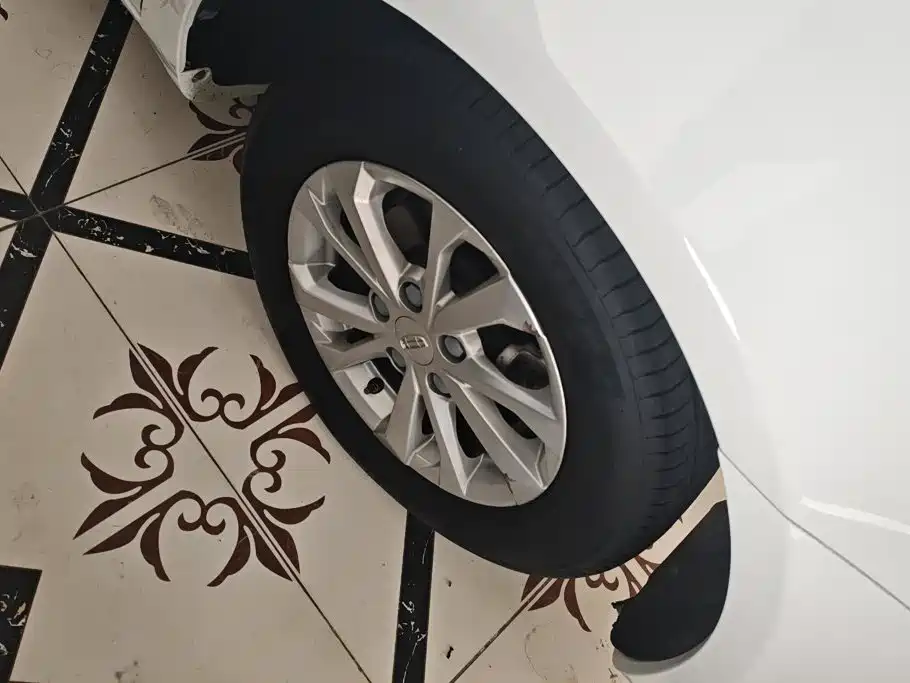Geely Emgrand 2021