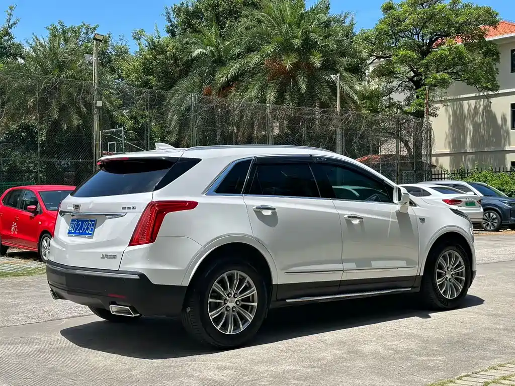 Cadillac XT5 2017 — фото 9