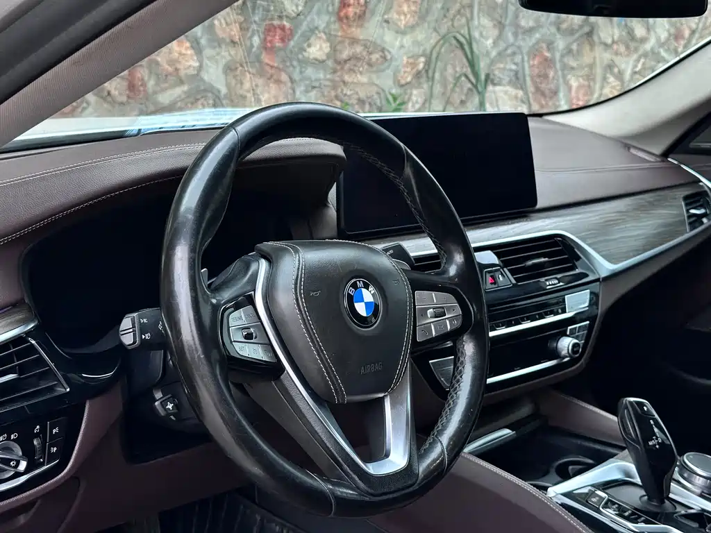 BMW 5 Series 2021 — фото 12