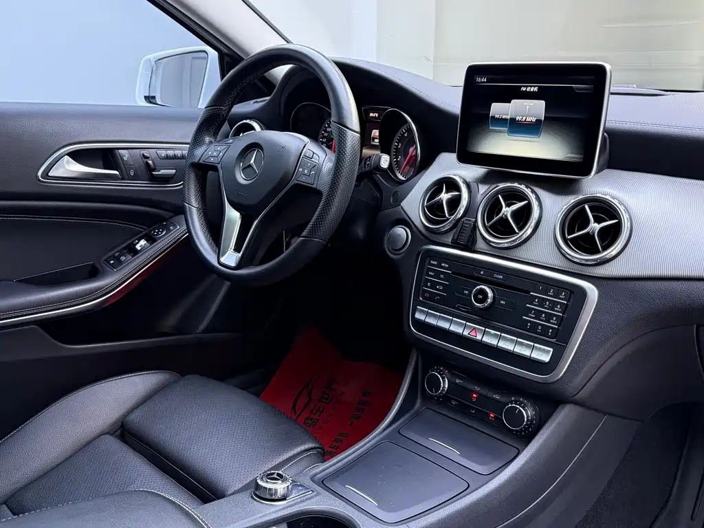 Mercedes-Benz GLA 2016