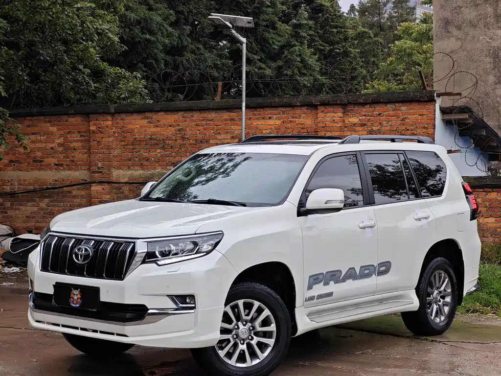 Toyota Prado 2019 — фото 1