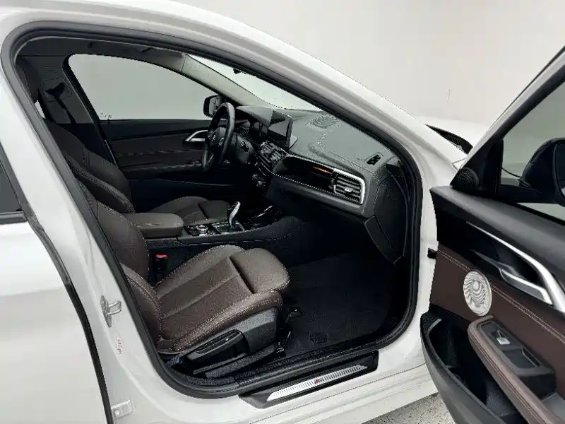 BMW 1 Series 2023 — фото 15