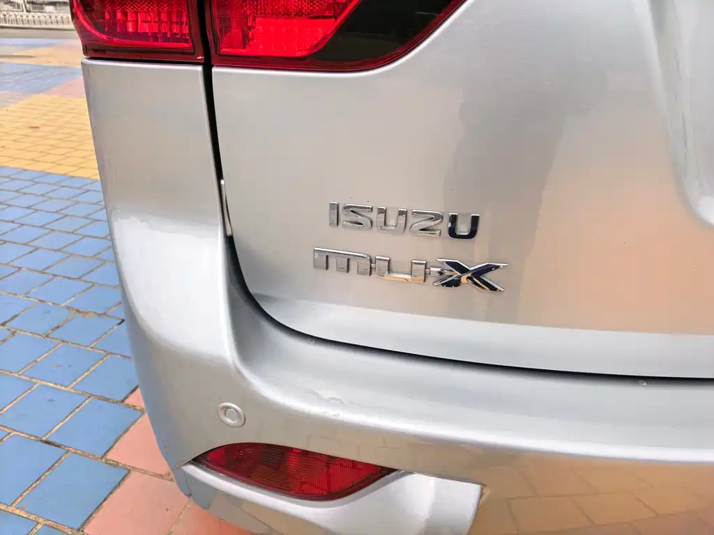 Isuzu MU-X 2017 — фото 14