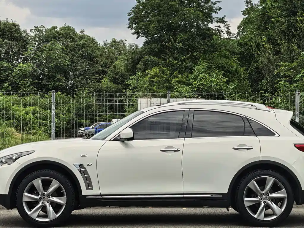 Infiniti QX70 2016